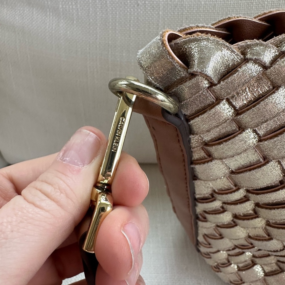 Calvin Klein Gold Woven Crossbody Bag - Picture 4 of 8